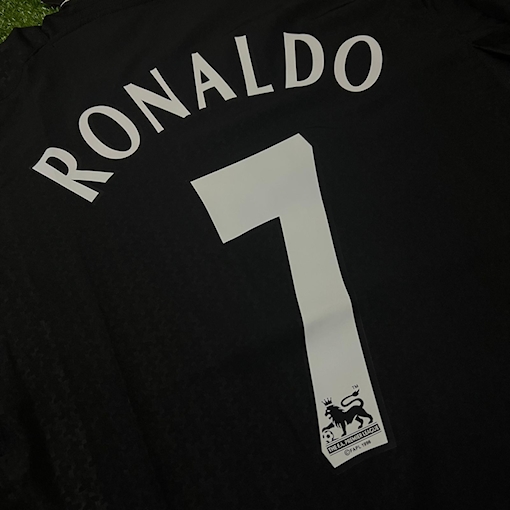 Picture of Manchester United 03/04 Away Ronaldo
