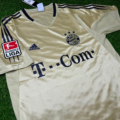 Picture of Bayern Munich 04/05 Away