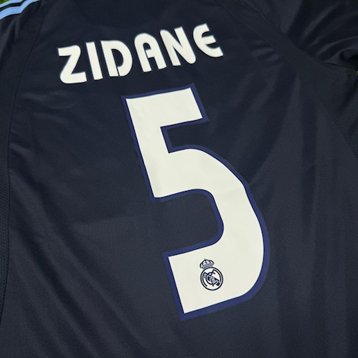 Picture of Real Madrid 03/04 Away Zidane 