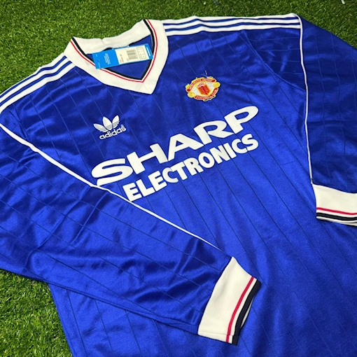 Picture of Manchester United 82/83 Third Long - Sleeve 