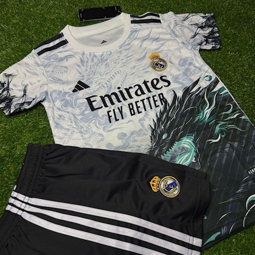 صورة Real Madrid 25/26 Special Evil Dragon  Kids White/Green