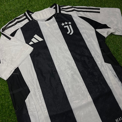 Picture of Juventus 24/25 Home Player Version
