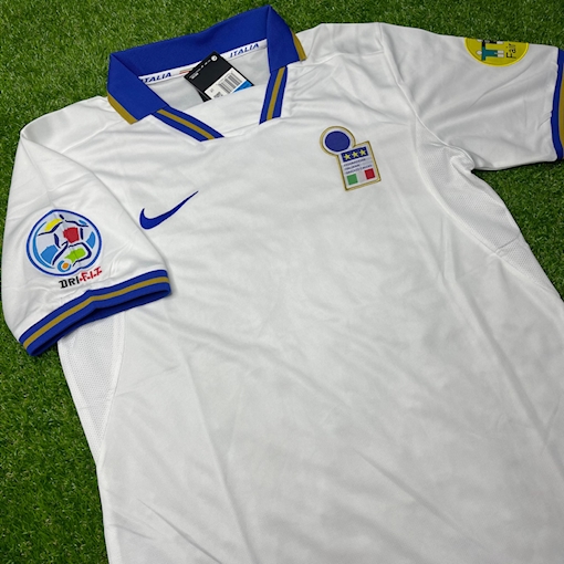 Picture of Italy 1996 Away