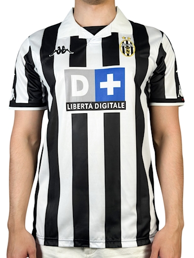 Picture of Juventus 99/00 Home Zidane