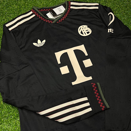 Picture of Bayern Munich 25/26 Third Player Version Long - Sleeve