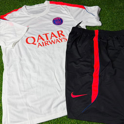 Picture of Psg 26/27 Training Kit Black/White  